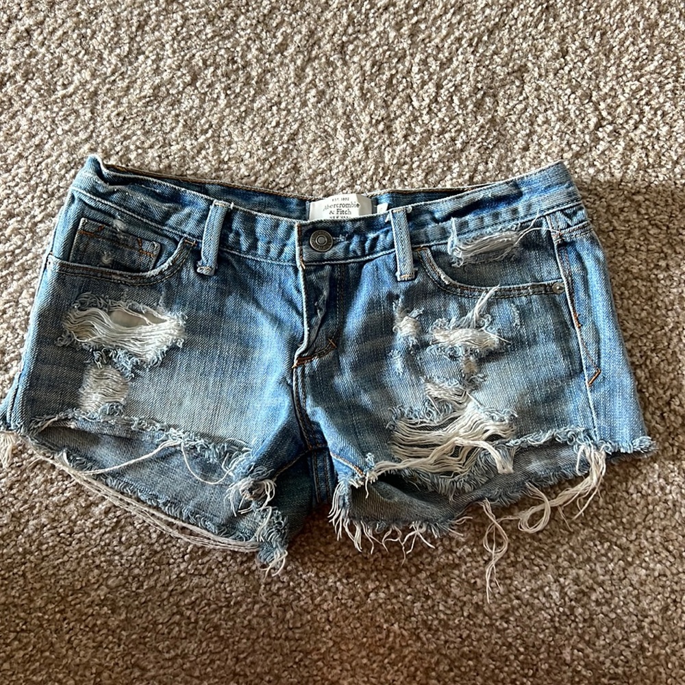 Abercrombie & Fitch Womens Jean Shorts Size 0 Distressed w/ closing Back Pockets
